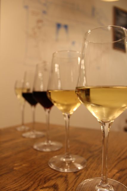 Paris: French Wine and Cheese Guided Tasting - Two white wines with two cheeses