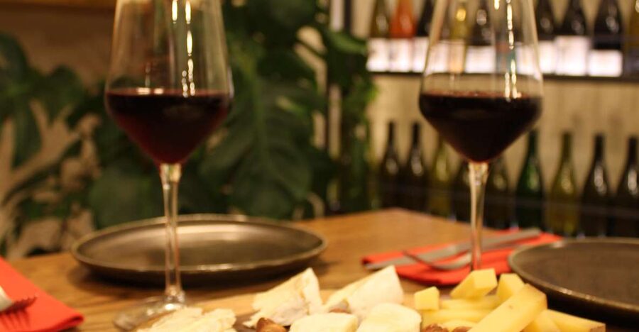 Paris: French Wine and Cheese Guided Tasting - Comparing two red wines and their pairings