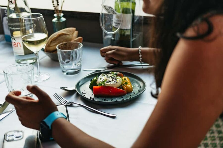 Paris: Gourmet Dinner Cruise on Seine River with Live Music - What kind of Paris night is this?