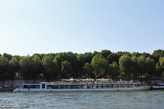 Paris Gourmet Dinner Seine River Cruise with Singer and DJ Set - The route from Île Saint-Louis to Notre-Dame