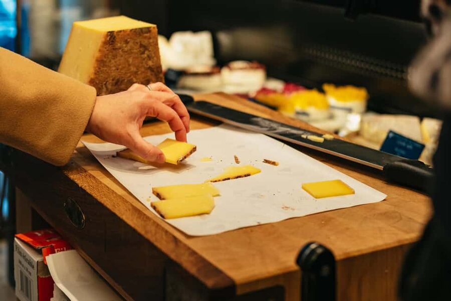 Paris: Gourmet Food Tour with Over 10 Tastings and Wine - How much food do you really get?