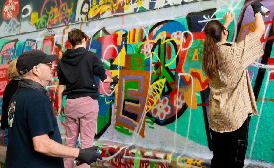 Paris: Graffiti and Street Art Workshop - The first exercises: learning to control the can
