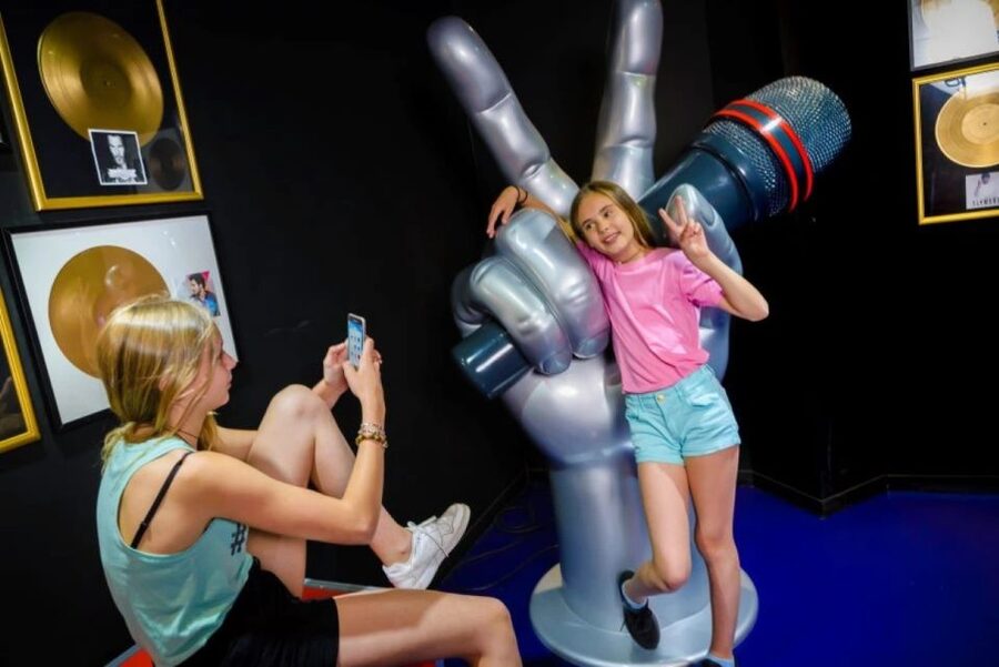 Paris: Grèvin Wax Museum and Seine River Cruise Tickets - Planning the move from Grévin to the Seine