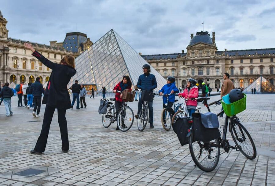 Paris: Guided bike tour - Greatest monuments of the capital - Why a bicycle is a smart way to see central Paris
