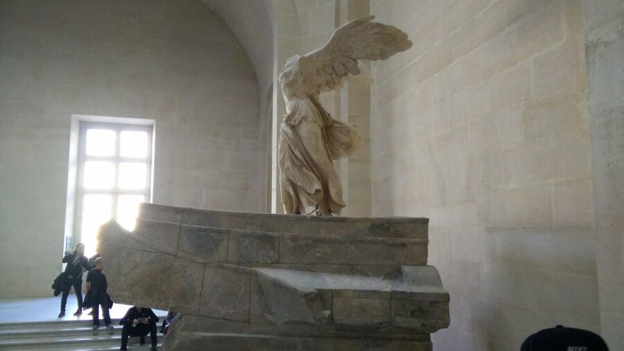Paris: Guided Louvre Museum Tour with Optional Entry Ticket - Entering the Louvre with less waiting