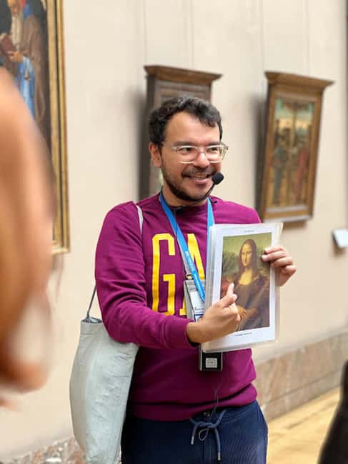 Paris: Guided tour in PORTUGUESE at the Louvre-semi-private - Key points at a glance