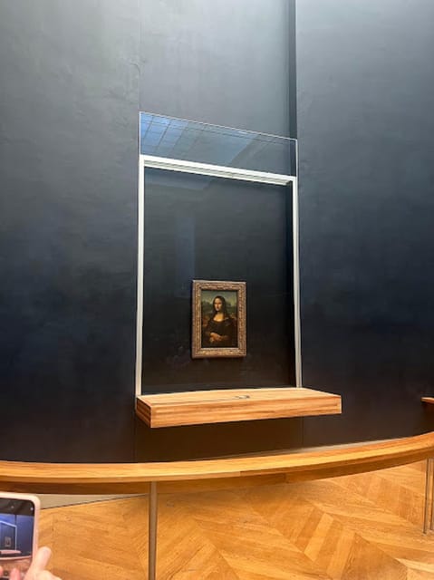 Paris: Guided tour in PORTUGUESE at the Louvre-semi-private - What two hours can realistically cover