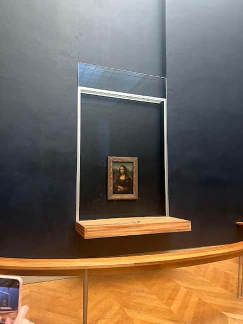 Paris: Guided tour in PORTUGUESE at the Louvre-semi-private - Is $143 a fair price?