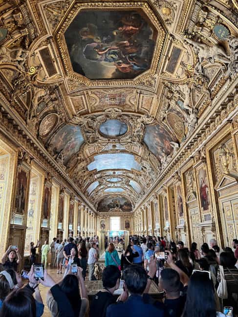 Paris: Guided tour in PORTUGUESE at the Louvre-semi-private - Access, comfort, and useful preparation