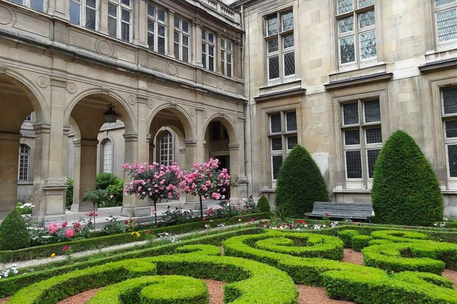Paris: Guided tour of Marais in German - Why the Marais became such a special district