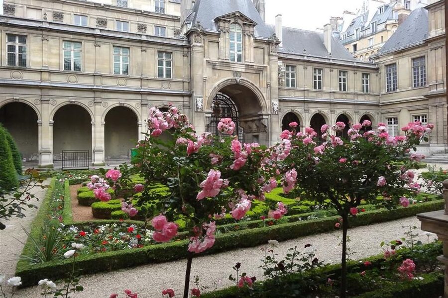 Paris: Guided tour of Marais in German - Finding the last traces of medieval Paris