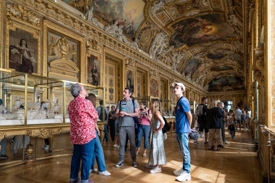 Paris: Guided Tour of the Must-Sees of the Louvre Museum - Getting into the Louvre with a reserved ticket