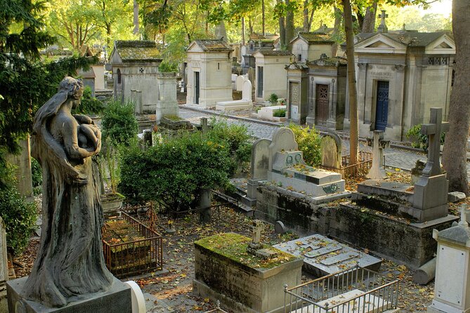 Paris: Haunted Père Lachaise Cemetery Guided Tour - Why Père-Lachaise works so well for a ghost tour