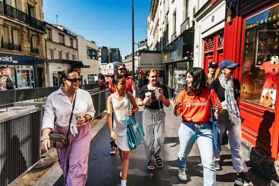 Paris: Hidden Gems of Montmartre with Local Guide - Croissant stop at Boulangerie Alexine