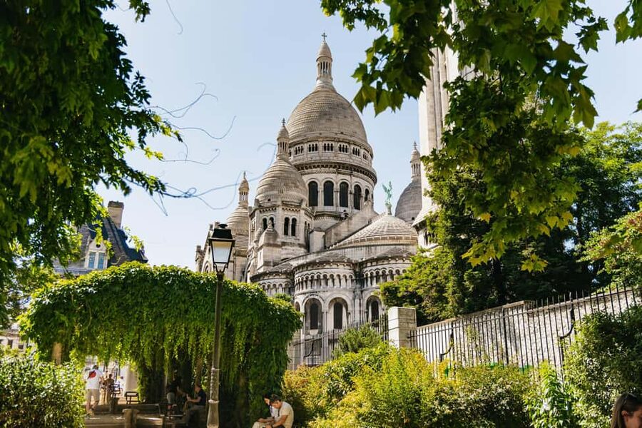 Paris: Hidden Gems of Montmartre with Local Guide - The Wall of Love and the Amélie connection