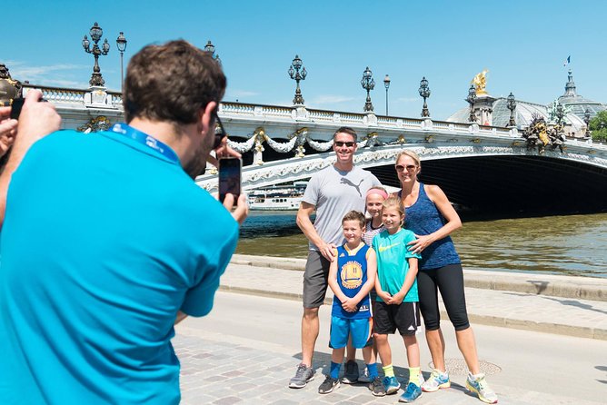 Paris Highlights Bike Tour: Eiffel Tower, Louvre and Notre-Dame - Concorde, the Grand Palais, and the Champs-Élysées