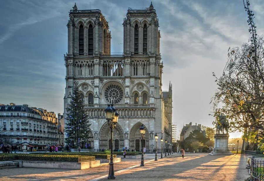 Paris Highlights Full Day Tour - A narrated bus ride toward Notre Dame