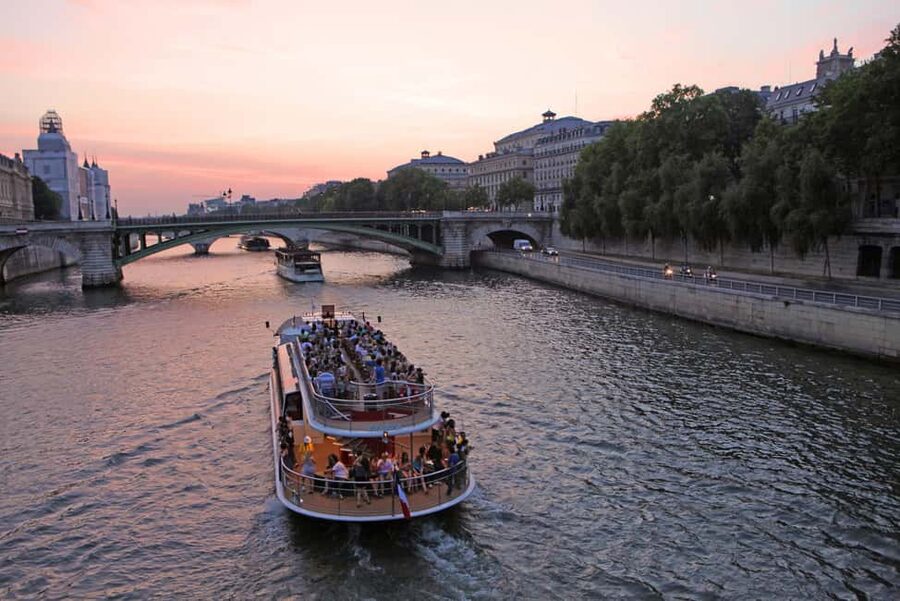Paris: Hop-on Hop-off Bus Tour & Seine Cruise Bundle Tour - What the Seine cruise adds