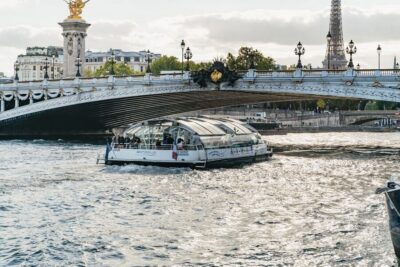 Hop-On Hop-Off Seine Cruise Pass with 9 Stops