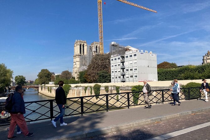 Paris: Île de la Cité and Notre-Dame Walking Tour With Crypt - The Palais de Justice, Conciergerie, and oldest clock
