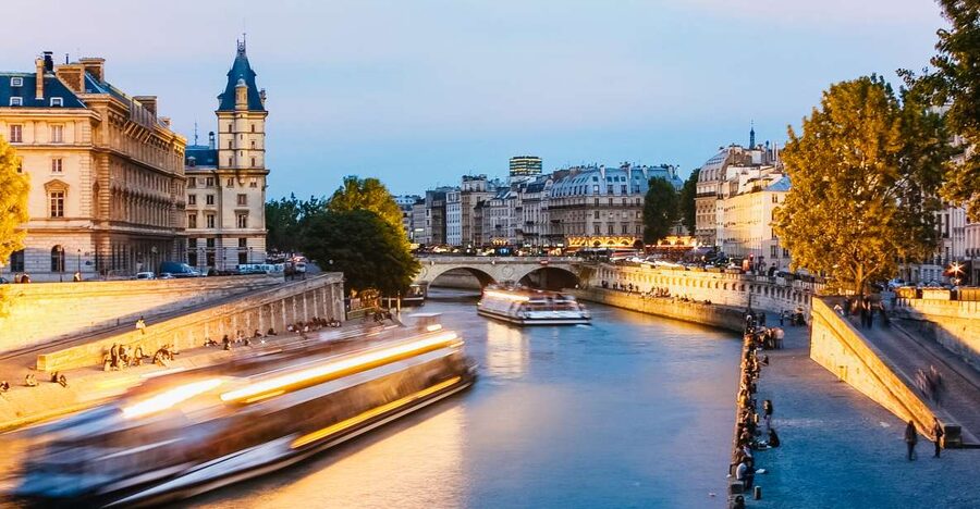 Paris: Illuminated Evening River Cruise & Waffle Tasting - The route from Les Invalides to Notre-Dame