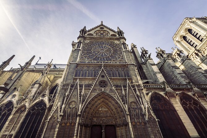 Paris in a Day: Louvre or Orsay, Eiffel Tower, City Walk & Cruise - Île de la Cité shows where Paris began