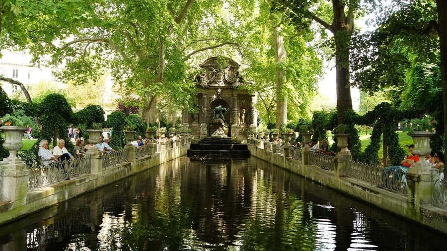 Paris: Latin Quarter Walking Tour with Local Guide - Saint-Julien-le-Pauvre and medieval details