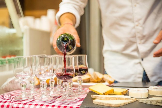 Paris Le Marais District Original Food and Wine Tasting Tour - Saint-Paul-Saint-Louis and Hôtel de Ville