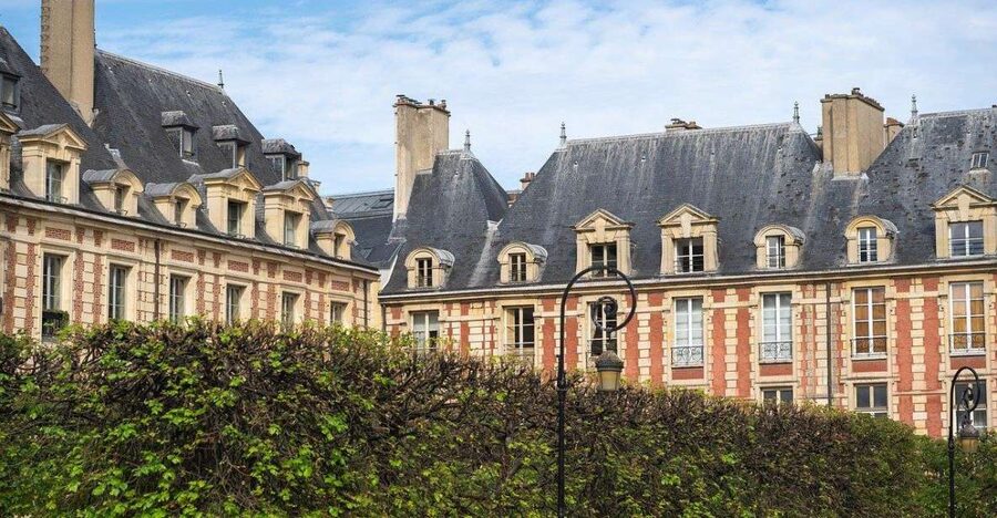 Paris: Le Marais Highlights Guided Small Group Walking Tour - Key points at a glance