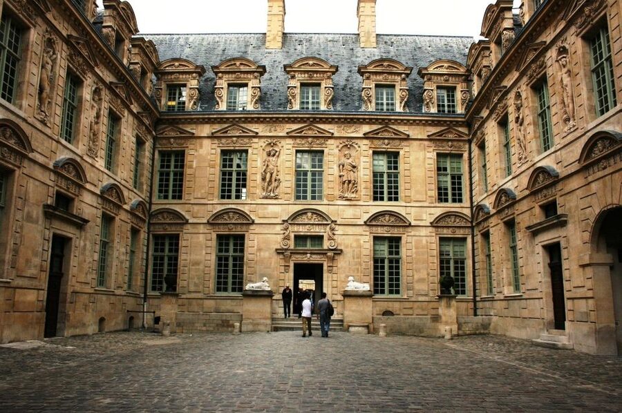 Paris: Le Marais Highlights Guided Small Group Walking Tour - Saint Gervais Church and the finish near Hôtel de Ville