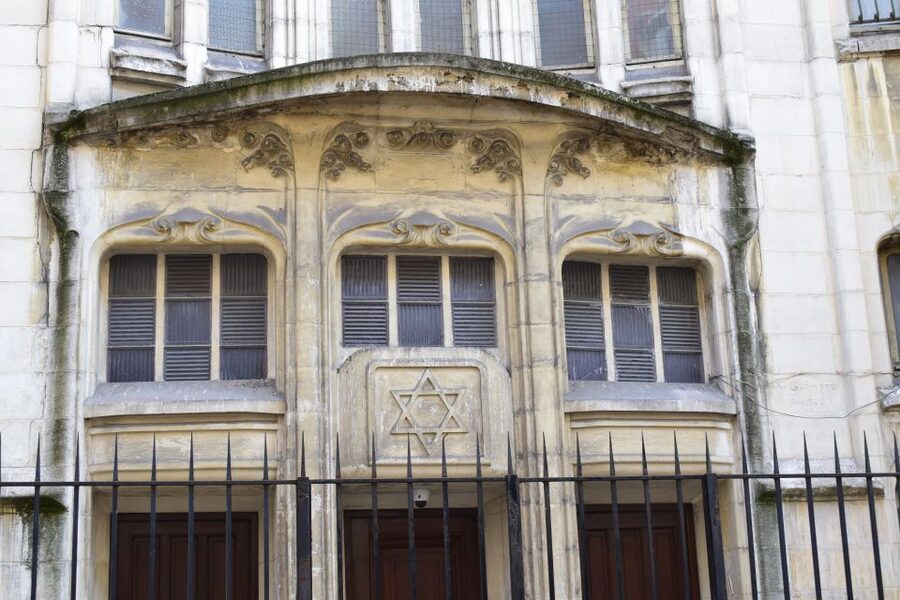 Paris: Le Marais & Montmartre Jewish History Walking Tour - Finishing at Sacré-Cœur and Square Louise-Michel