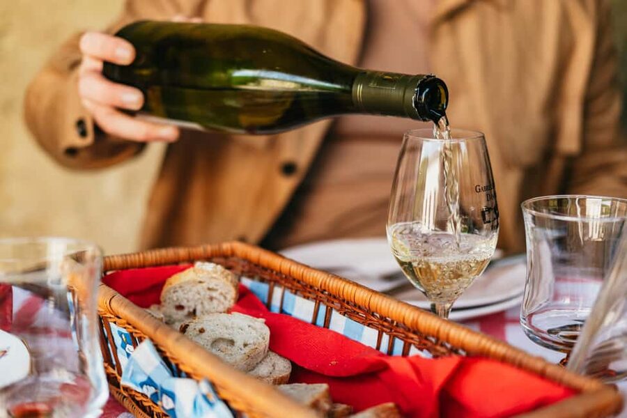 Paris: Loire Valley Chambord Castle, Wine Tasting & Lunch - A regional lunch with Loire wine