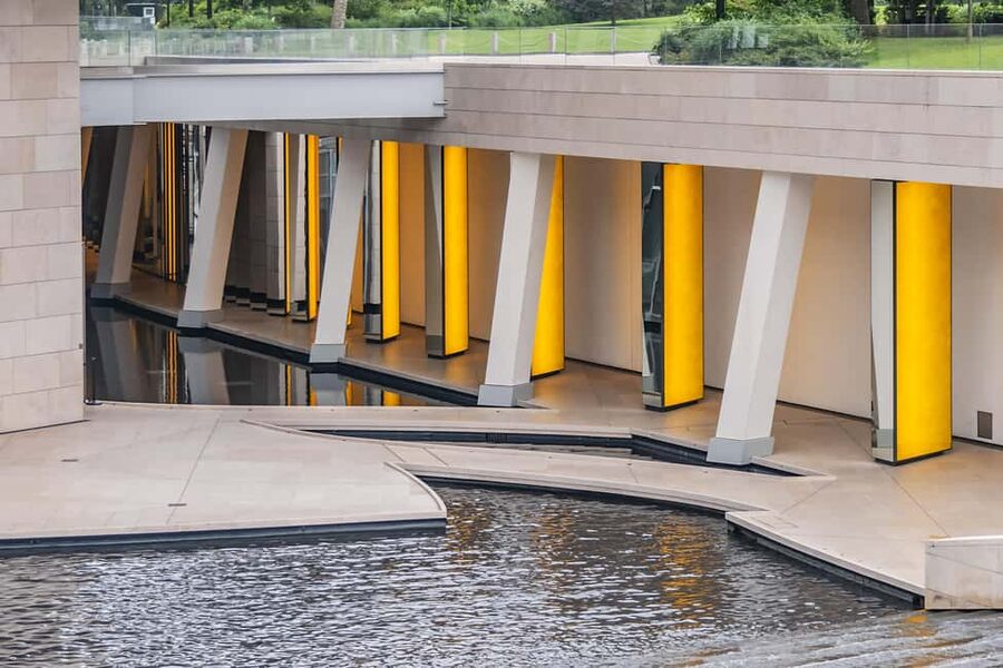 Paris: Louis Vuitton Foundation Exterior Tour with Entry - Practical tips for a smooth visit