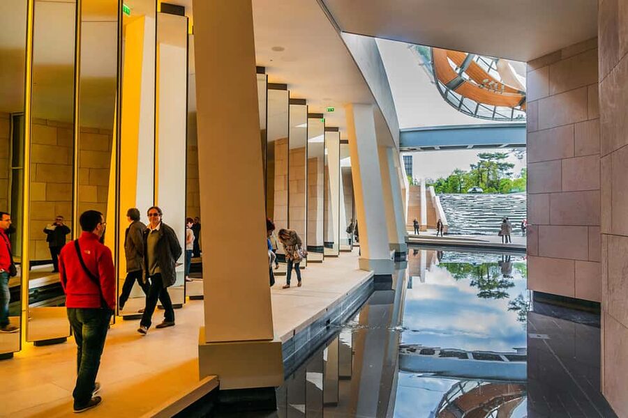 Paris: Louis Vuitton Foundation Exterior Tour with Entry - Meeting Linda, Denise, or your English-speaking guide