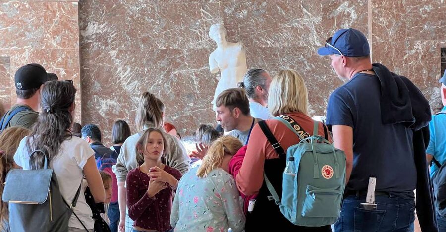 Paris Louvre: 2-Hour Private Tour for Groups or Families - Key points to know before booking