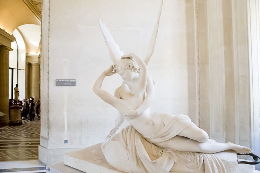 Paris Louvre: 2-Hour Private Tour for Groups or Families - Practical advice for a smoother visit