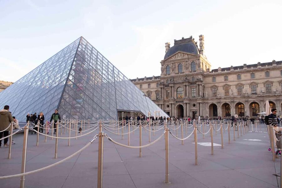 Paris Louvre Exclusive Semi Private Guided Tour Max 6 People - Venus de Milo and the language of sculpture