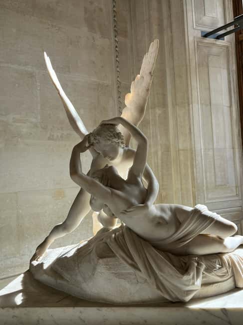 Paris: Louvre Guided Tour with Skip-the-Line Entry Tickets - Following art from antiquity to the Renaissance