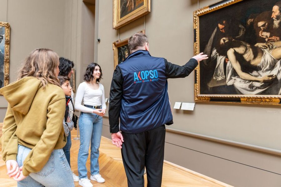 Paris: Louvre Masterpieces Private Tour with Reserved Entry - Languages and the private format