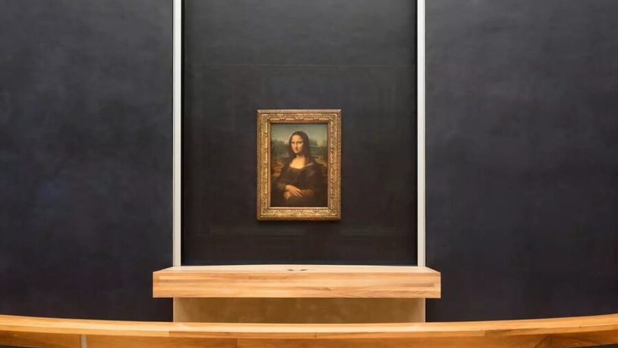 Paris: Louvre Masterpieces Private Tour with Reserved Entry - Meeting your guide and entering the museum