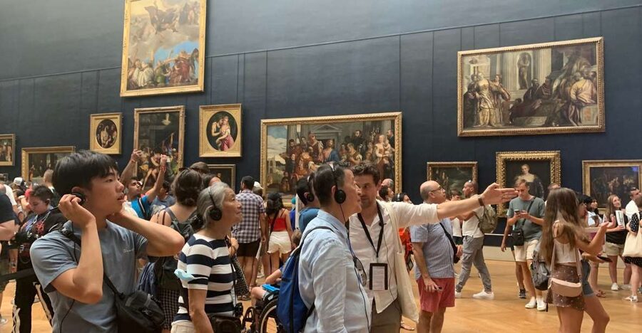 Paris: Louvre Masterpieces Tour with Pre-Reserved Tickets - Why a small Louvre tour makes sense