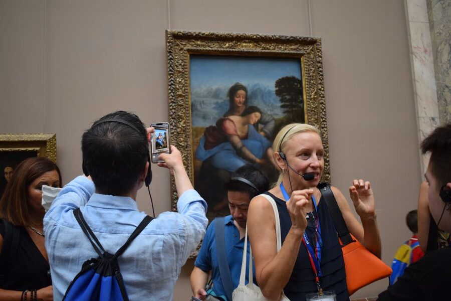 Paris: Louvre Masterpieces Tour with Pre-Reserved Tickets - The Louvre as a palace, not just a gallery
