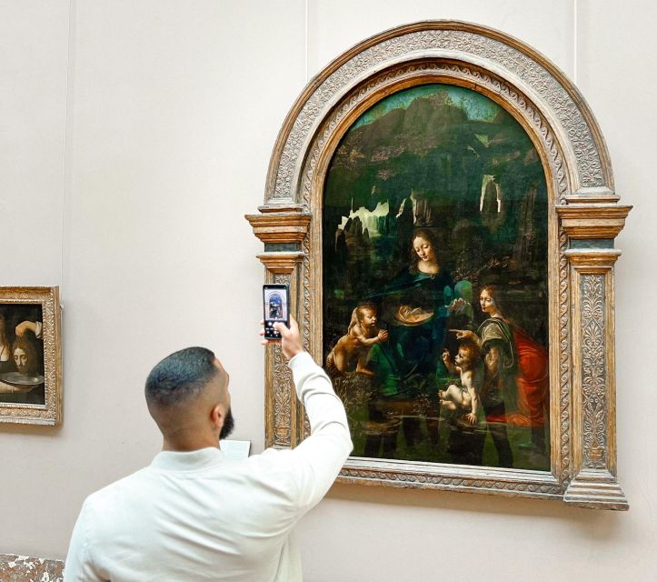 Paris: Louvre Mona Lisa Discovery Guided Tour with Ticket - Walking through the Louvre with a guide