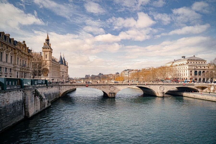 Paris: Louvre Museum Entry Ticket With Host and River Cruise - Practical plan for making the day work