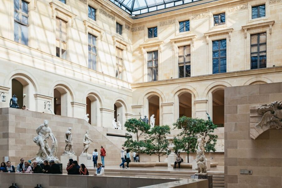 Paris: Louvre Museum Entry Ticket With Host and River Cruise - Seeing the Mona Lisa without expecting a guided tour