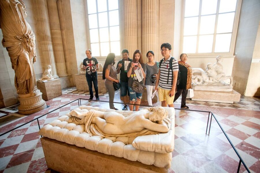 Paris: Louvre Museum Guided Tour - Who should book this Louvre tour