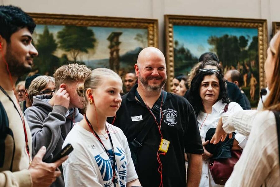 Paris: Louvre Museum Guided Tour - Priority entry and the first moments inside