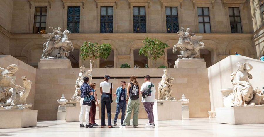 Paris: Louvre Museum Highlights and Mona Lisa Tour - Meeting at the Arc du Carrousel du Louvre