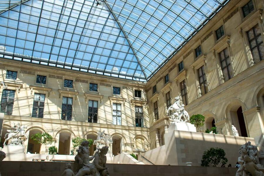Paris: Louvre Museum Highlights Small-Group Guided Tour - The four-hour option for art-focused visitors