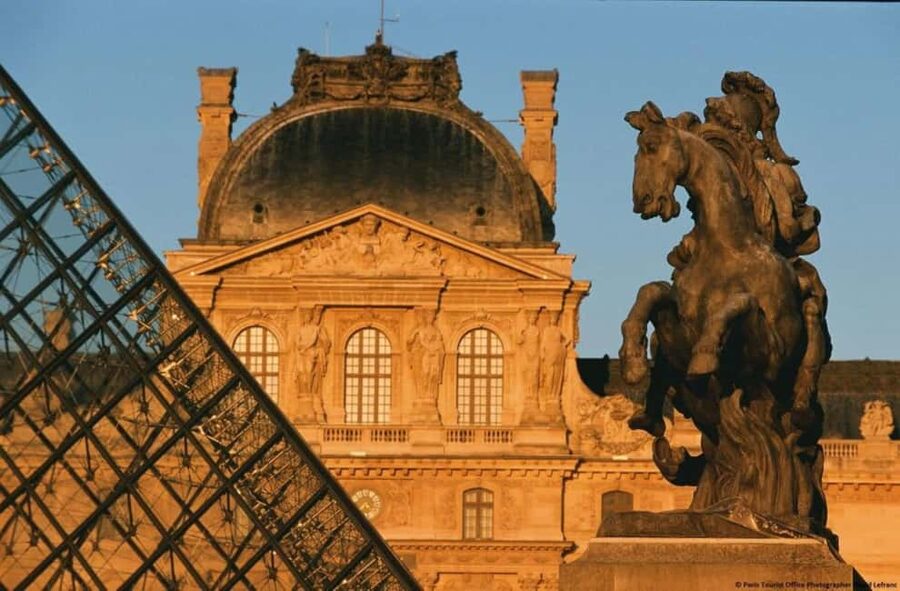 Paris: Louvre Museum Hosted Entry and Mona Lisa Audioguide - Key points to know before booking